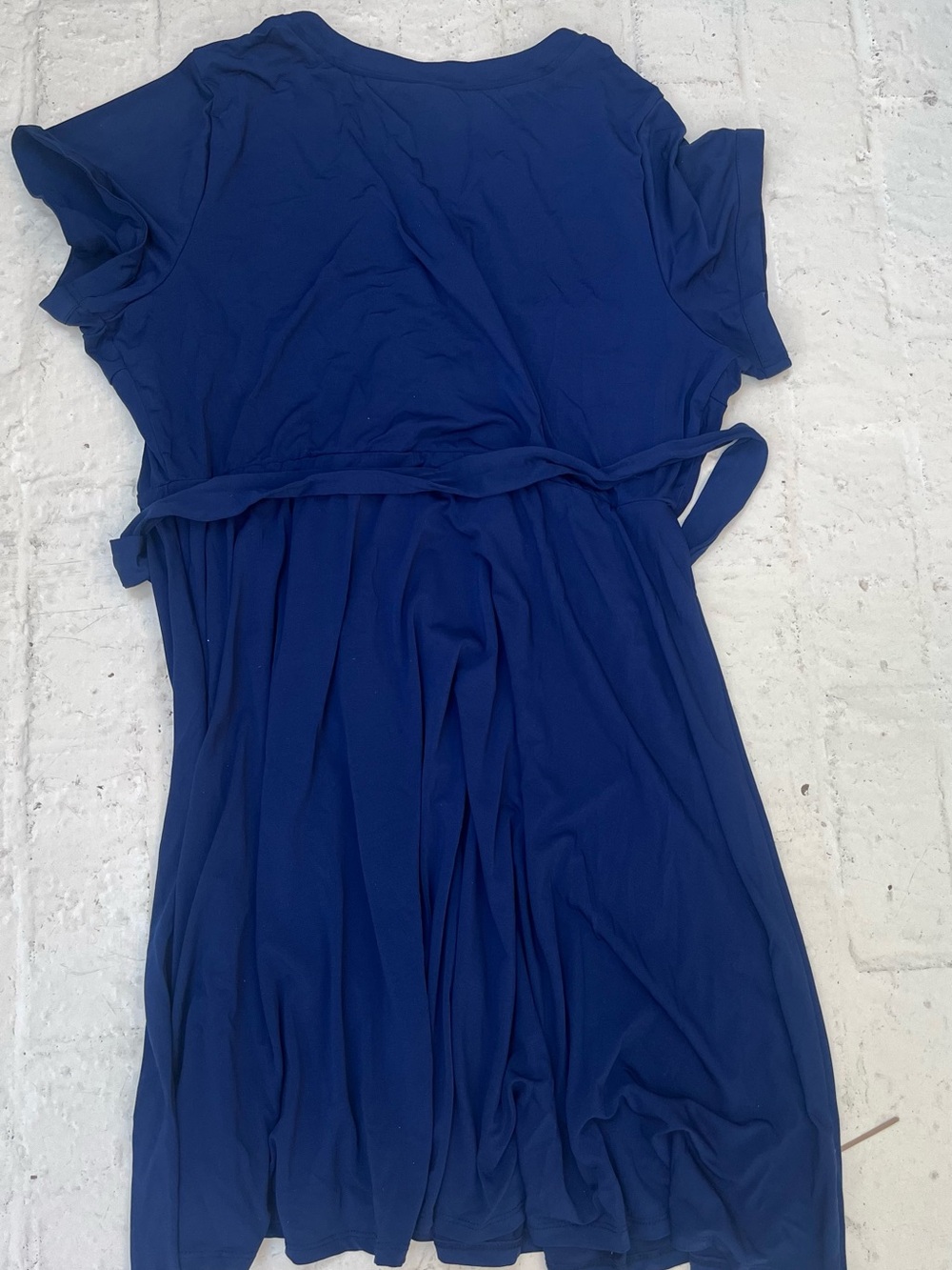torrid Plus Size V-Neck Faux Wrap Dress in Navy Blue with Removable Tie Belt - Picture 5 of 5
